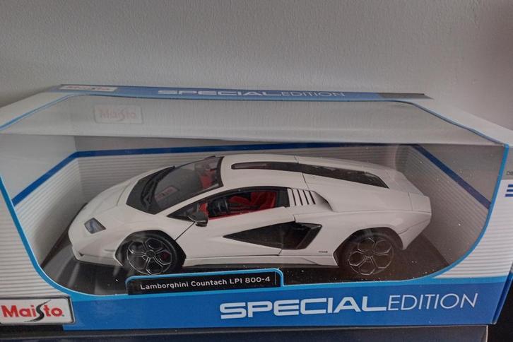 Lamborghini Countach LPI 800-4 in ovp, Hobby en Vrije tijd, Modelauto's | 1:18, Zo goed als nieuw, Auto, Maisto, Ophalen of Verzenden