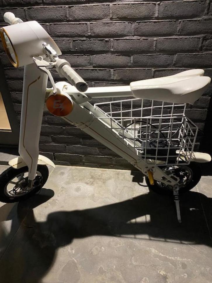 Ez Ride: Elektrische step/scooter met zadel. Koopje!, Fietsen en Brommers, Steps, Gebruikt, Elektrische step (E-scooter), Ophalen