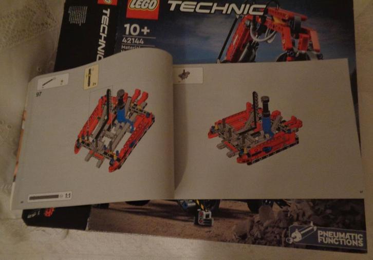Lego Tecnic  nr. 42144, Kinderen en Baby's, Speelgoed | Duplo en Lego, Zo goed als nieuw, Lego, Ophalen