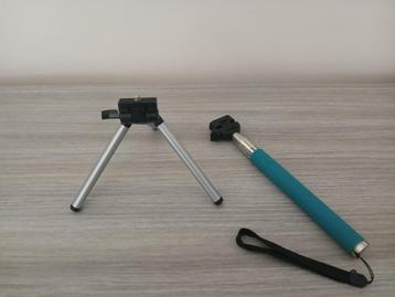 1 selfiestick + 2 statiefjes beschikbaar voor biedingen