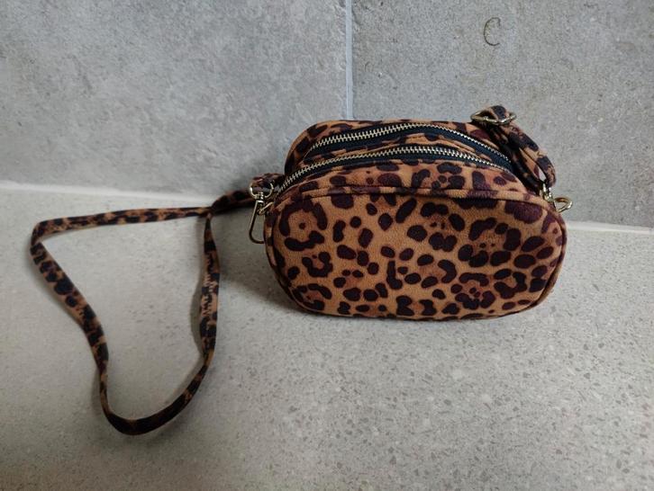 Luipaard tasje met dunne schouderband, Handtassen en Accessoires, Portemonnees, Zo goed als nieuw, Bruin, Ophalen of Verzenden