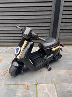 Elektrische kinder vespa van AIYAPLAY te koop, Ophalen, Zo goed als nieuw