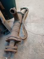 Antieke en nieuwe waterpomp, Enlèvement