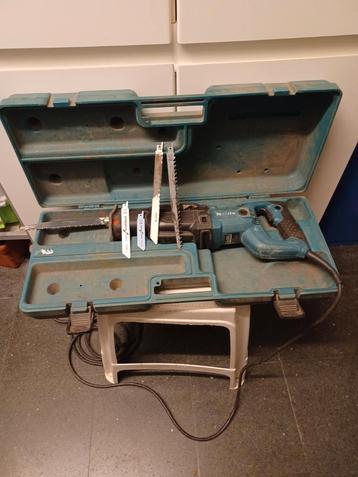 Makita reciprozaag 1250watt 6zaagbladen bij /koffer pr90euro beschikbaar voor biedingen