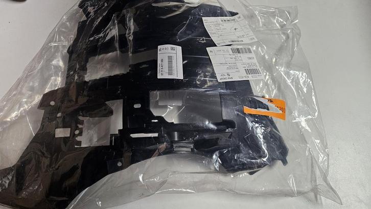 Voorbumper montage steun bracket links Mini  Cooper serie J0, Auto-onderdelen, Carrosserie, Bumper, Mini, Achter, Nieuw, Herkomst onderdeel bekend