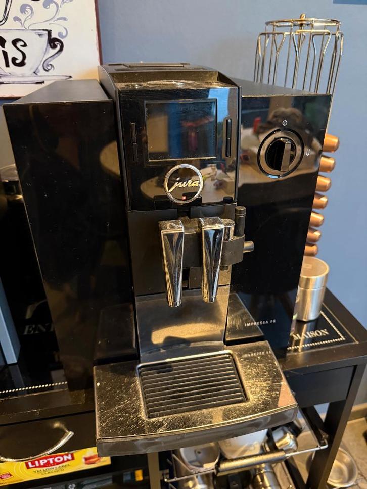 DEFECTE Jura impressa F8, Elektronische apparatuur, Koffiezetapparaten, Niet werkend, Koffiebonen, Koffiemachine, 10 kopjes of meer