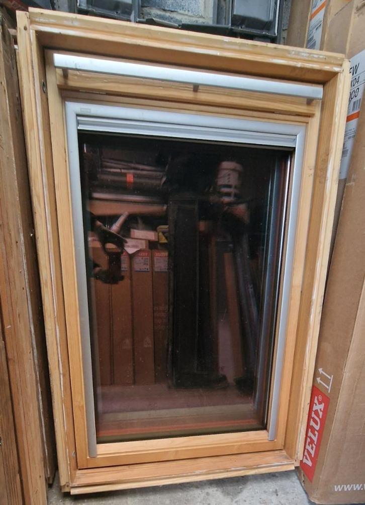 velux 78x118 (posé 6 mois) + raccord + option pose, Doe-het-zelf en Bouw, Raamkozijnen en Schuifdeuren, Zo goed als nieuw, Ophalen