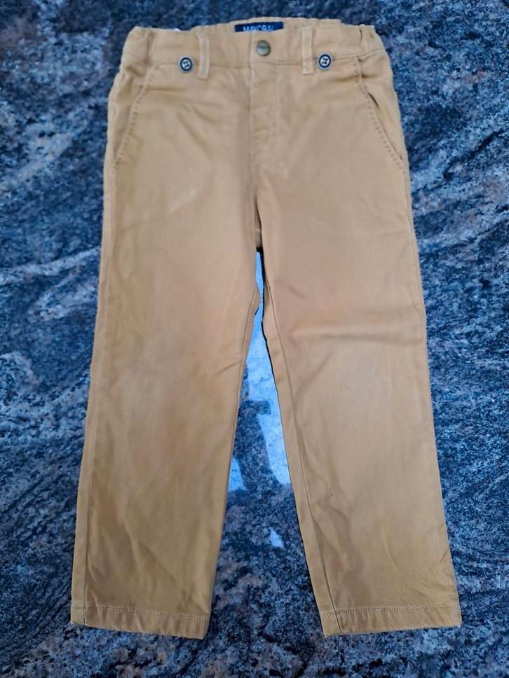 Mt 92 Okergele chinobroek met afneembare bretellen, Kinderen en Baby's, Kinderkleding | Maat 92, Zo goed als nieuw, Jongen, Broek