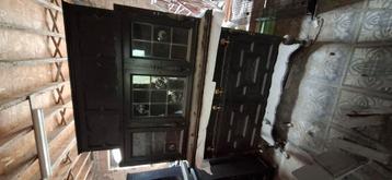 Massieve eiken buffetkast / dressoir met glasramen beschikbaar voor biedingen