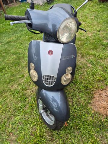 Scooter opmaak/onderdelen beschikbaar voor biedingen