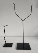 SET VAN 2 PRESENTATIEVOETEN, Ophalen