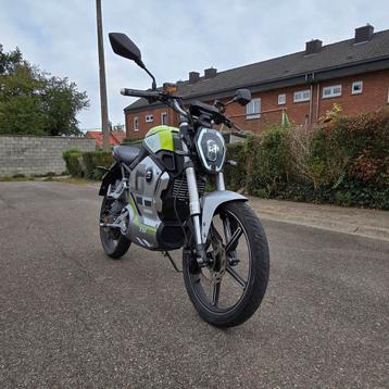 Volledig elektrische motorfiets tegen auto Ik voeg 3500€ toe beschikbaar voor biedingen