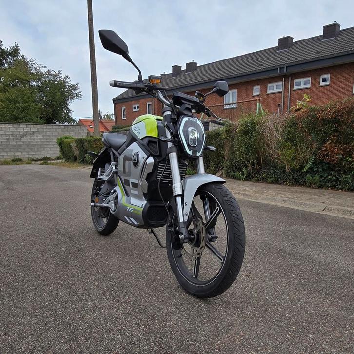 Volledig elektrische motorfiets tegen auto Ik voeg 3500€ toe, Auto's, BMW, Particulier