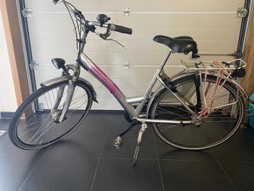 Dames fiets beschikbaar voor biedingen