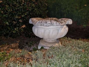 Vase de jardin en pierre  beschikbaar voor biedingen