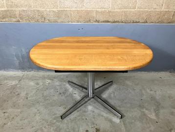 Sale: Ovaal eettafel bureau industrieel vintage eiken chroom beschikbaar voor biedingen