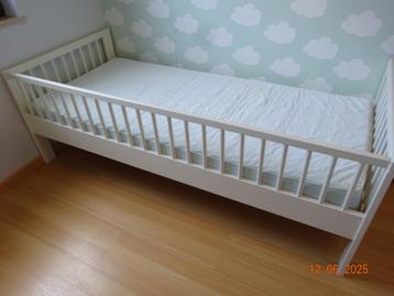 Ikea wit kinderbed/kleuterbed imet matras, extra beveiliging beschikbaar voor biedingen