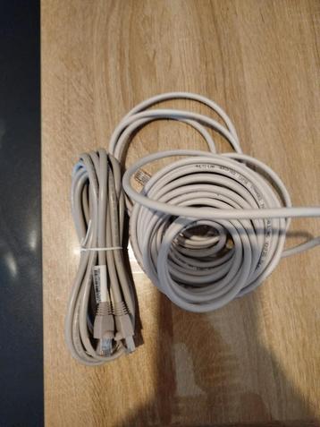 2 câble ethernet 1 de plus ou moins 8-9 mètre et l autre 2 m beschikbaar voor biedingen