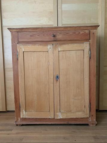 Oude grenen kast - ideaal voor kotstudent beschikbaar voor biedingen