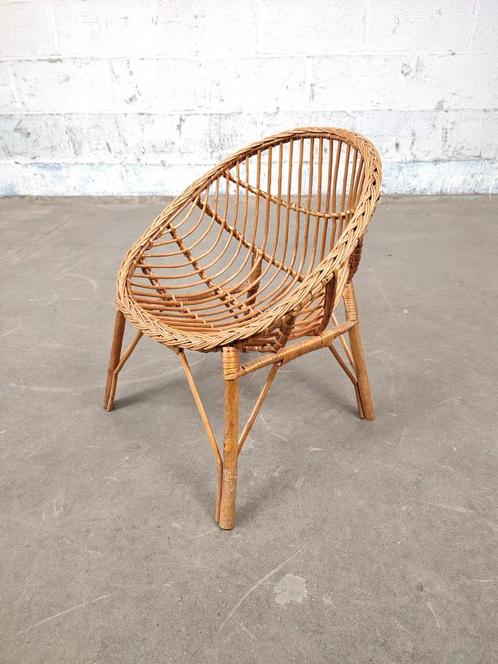 Vintage rotan kinderstoeltje, Kinderen en Baby's, Kinderkamer | Tafels en Stoelen, Zo goed als nieuw, Ophalen