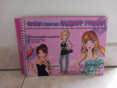 Tekenboek design your own super model, zo goed als nieuw, Kinderen en Baby's, Speelgoed | Educatief en Creatief, Zo goed als nieuw