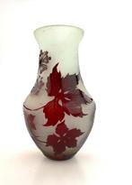 Vase en pâte de verre Neo Art Nouveau à décor floral gravé, Antiquités & Art, Enlèvement ou Envoi