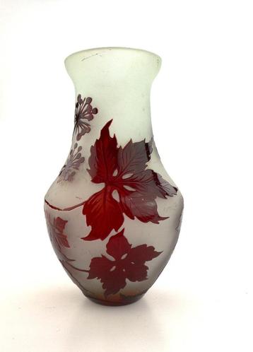Vase en pâte de verre Neo Art Nouveau à décor floral gravé 