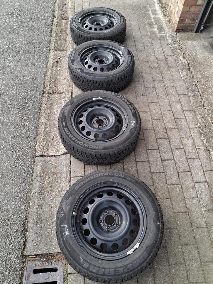 Set winterbanden met velgen voor citroen aircross C5, Auto-onderdelen, Banden en Velgen, Banden en Velgen, Winterbanden, 17 inch