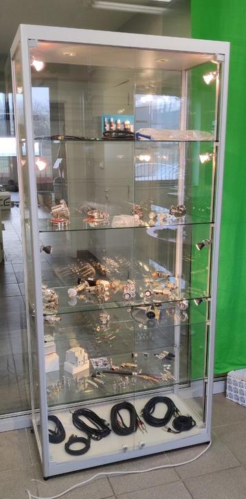 glazen plankkast voor tentoonstellingswinkel beschikbaar voor biedingen