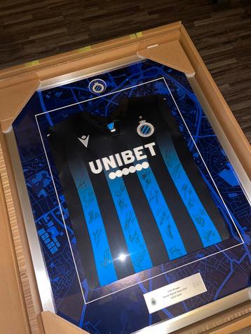 Maillot du Club de Bruges signé par l'équipe 2023-2024 disponible aux enchères