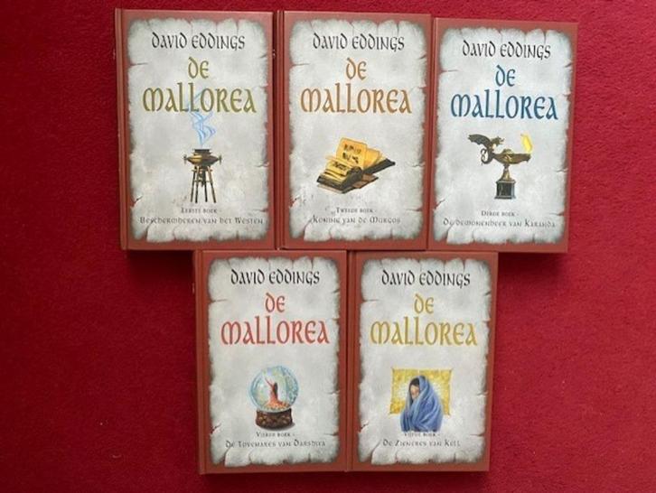 DAVID EDDINGS DE KRONIEKEN VAN MALLOREA DE COMPLETE SET IN G, Boeken, Fantasy, Ophalen of Verzenden