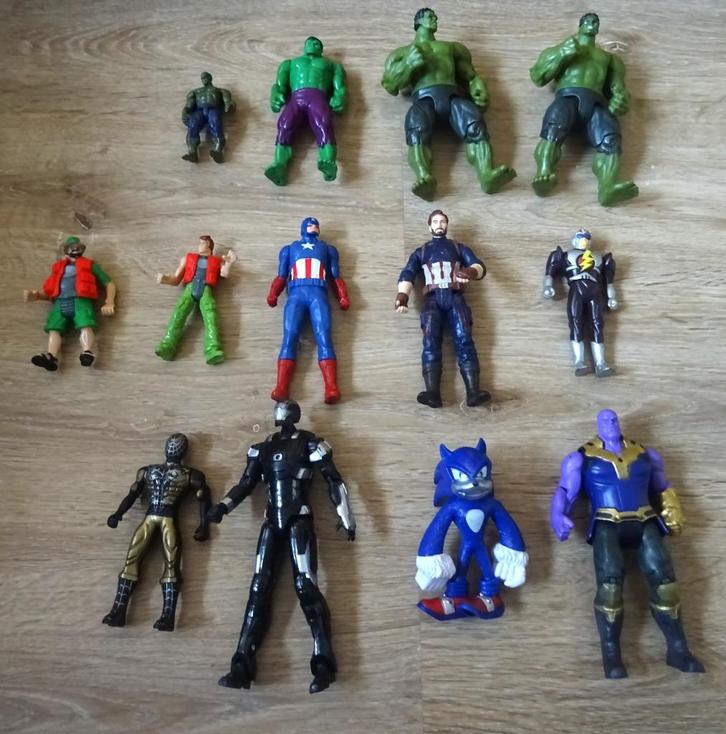 13 actiefiguren: Hulk, Chap Mei, Captain A, Super Sonic, ..., Kinderen en Baby's, Speelgoed | Actiefiguren, Gebruikt, Ophalen of Verzenden