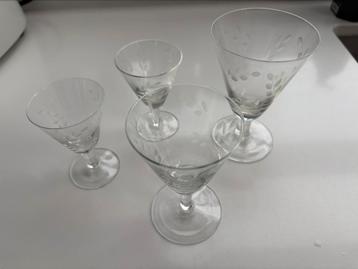 Vintage glazen. beschikbaar voor biedingen