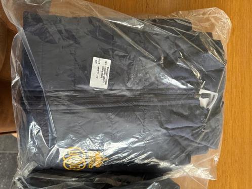 RUSG grosse veste et sac de sport / dikke winterjas en sport, Sport en Fitness, Voetbal, Nieuw, Clubaccessoires, Maat L, Ophalen