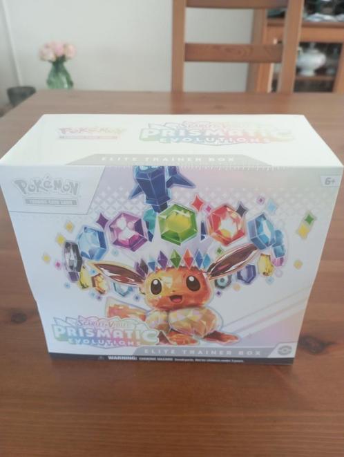 Prismatic evolutions etb €105, Verzamelen, Speelkaarten, Jokers en Kwartetten, Zo goed als nieuw, Speelkaart(en), Ophalen