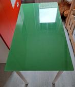 VIKA GLASHOLM bureau vert 58x98,5 cm traces sur les pieds, Maison & Meubles, Comme neuf, Enlèvement