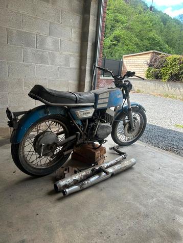 Yamaha RD 350 pour pieces  beschikbaar voor biedingen