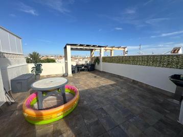 Bovenwoning met een dakterras op Orihuela Costa beschikbaar voor biedingen