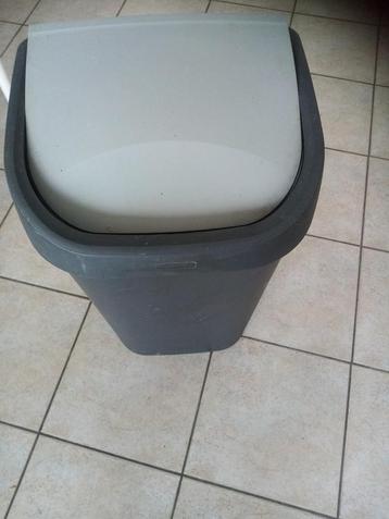 Wasmand of prullenbak  beschikbaar voor biedingen