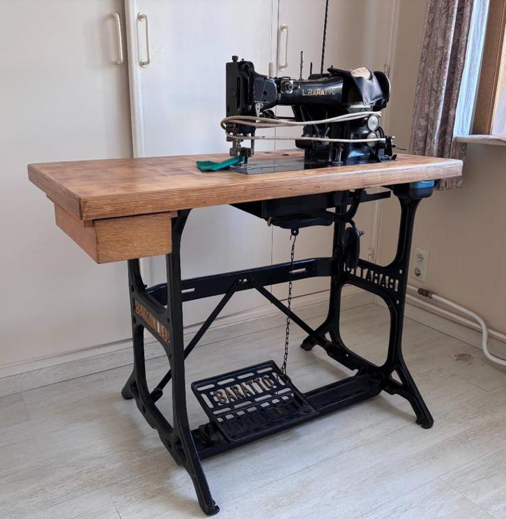 Naaiatelier, lot van 3 naaimachines Singer, Bernina, Baratto, Hobby en Vrije tijd, Naaimachines en Toebehoren, Gebruikt, Naaimachine