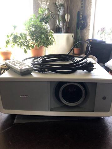 Sanyo Beamer, nooit gebruikt beschikbaar voor biedingen