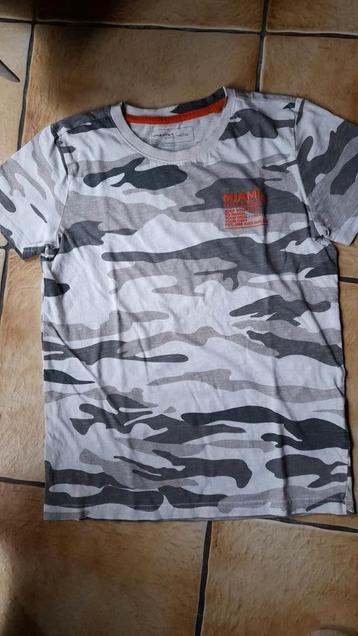 Mooie tshirt, jongens, amper gedragen, maat 146-152  beschikbaar voor biedingen