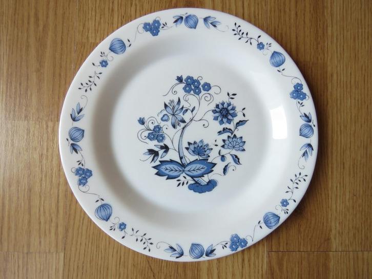 vintage arcopal assiette plate motif fleurs bleues aster, Maison & Meubles, Cuisine | Vaisselle, Comme neuf, Assiettes(s), Enlèvement ou Envoi