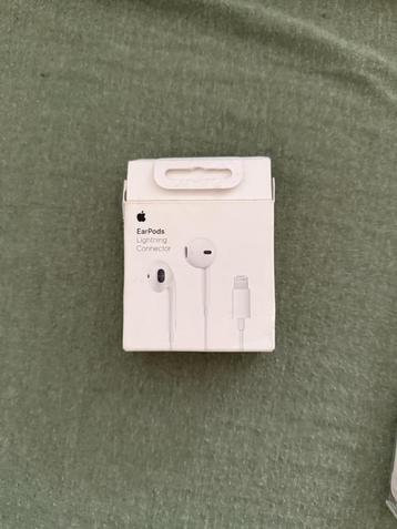 Apple EarPods lightning connector beschikbaar voor biedingen