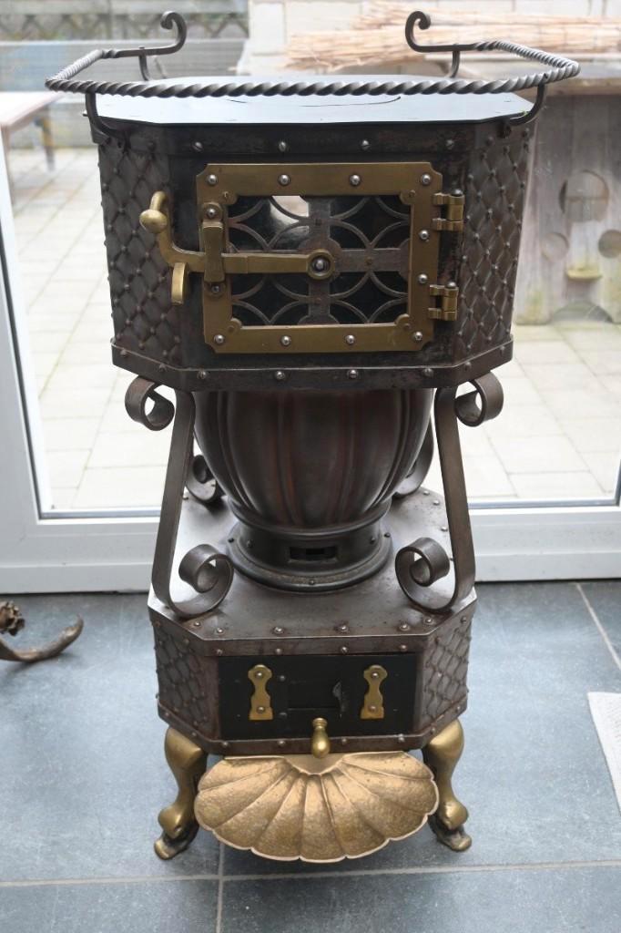 Poêle ancien en fonte avec ornements en cuivre vers 1880, Maison & Meubles, Poêles, Utilisé, Autoportant, Multi-brûleur, Bois