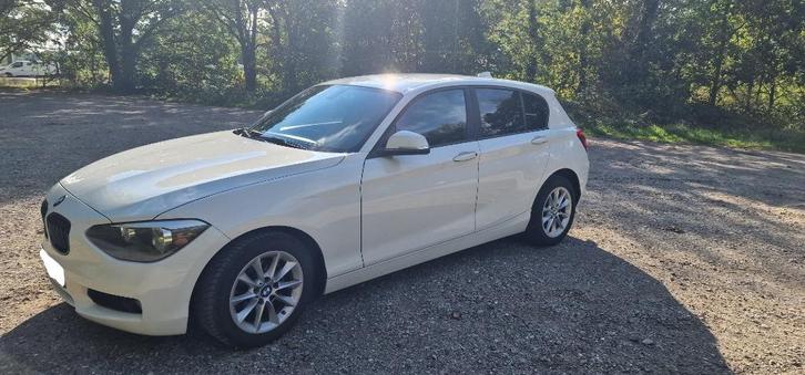 te koop auto bmw, Auto's, BMW, Particulier, 1 Reeks, Diesel, Euro 5, Stadsauto, 5 deurs, Handgeschakeld, Wit, Zwart, Leder en Stof