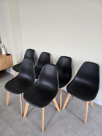 Set van 6 eetkamerstoelen  beschikbaar voor biedingen