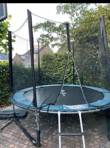 Trampoline incl ladder te koop  €80 beschikbaar voor biedingen