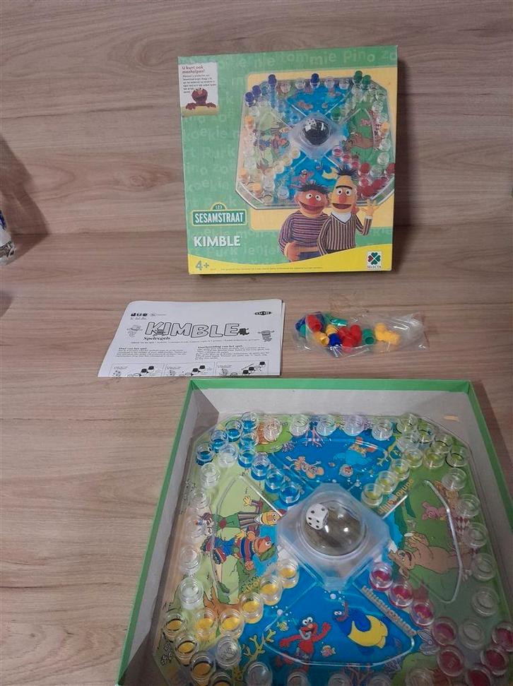 Sesamstraat kimble - mens erger je niet - s1486, Hobby en Vrije tijd, Gezelschapsspellen | Bordspellen, Zo goed als nieuw, Verzenden