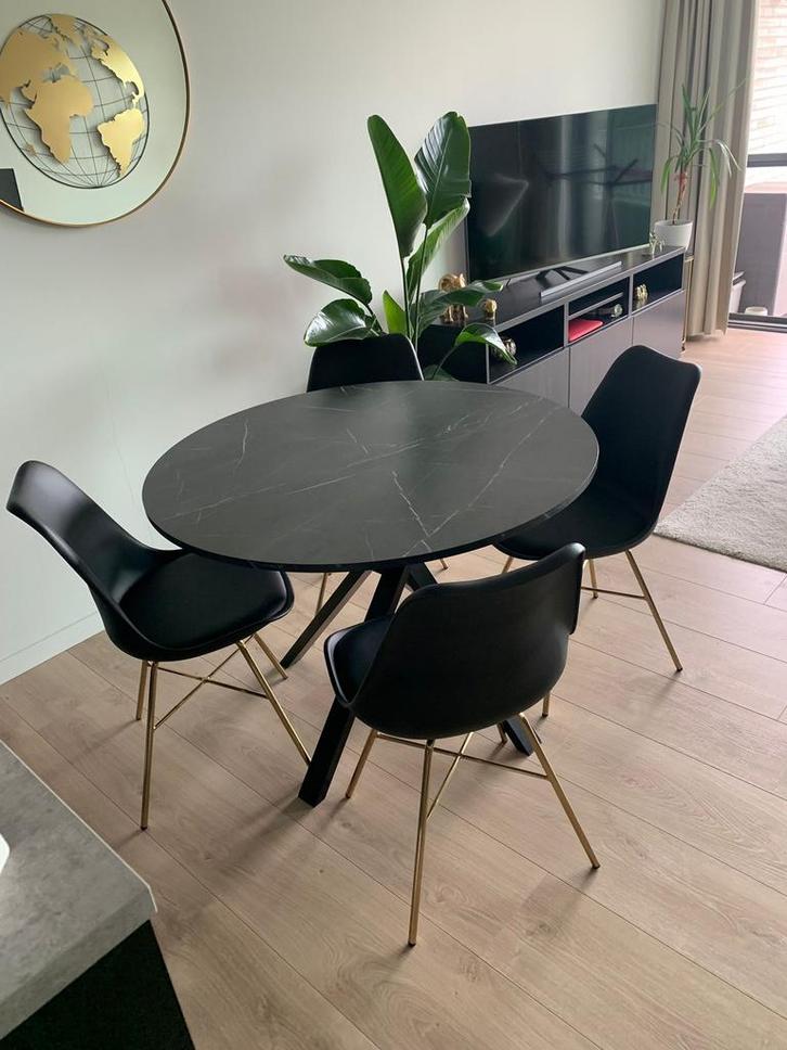 Ronde Tafel 105 cm met 4 bijhorende stoelen, Huis en Inrichting, Tafels | Eettafels, Zo goed als nieuw, Ophalen